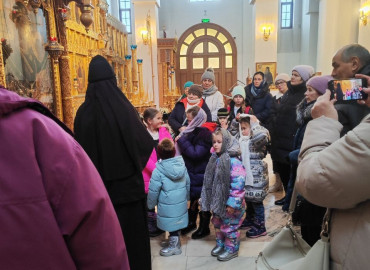 В Саратове для семей беженцев организовали экскурсию по православным храмам